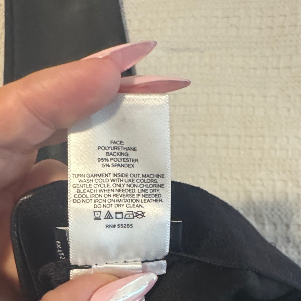 🆕Express Black Faux Leather Leggings. XS. NWOT!!💥 - Picture 4 of 4